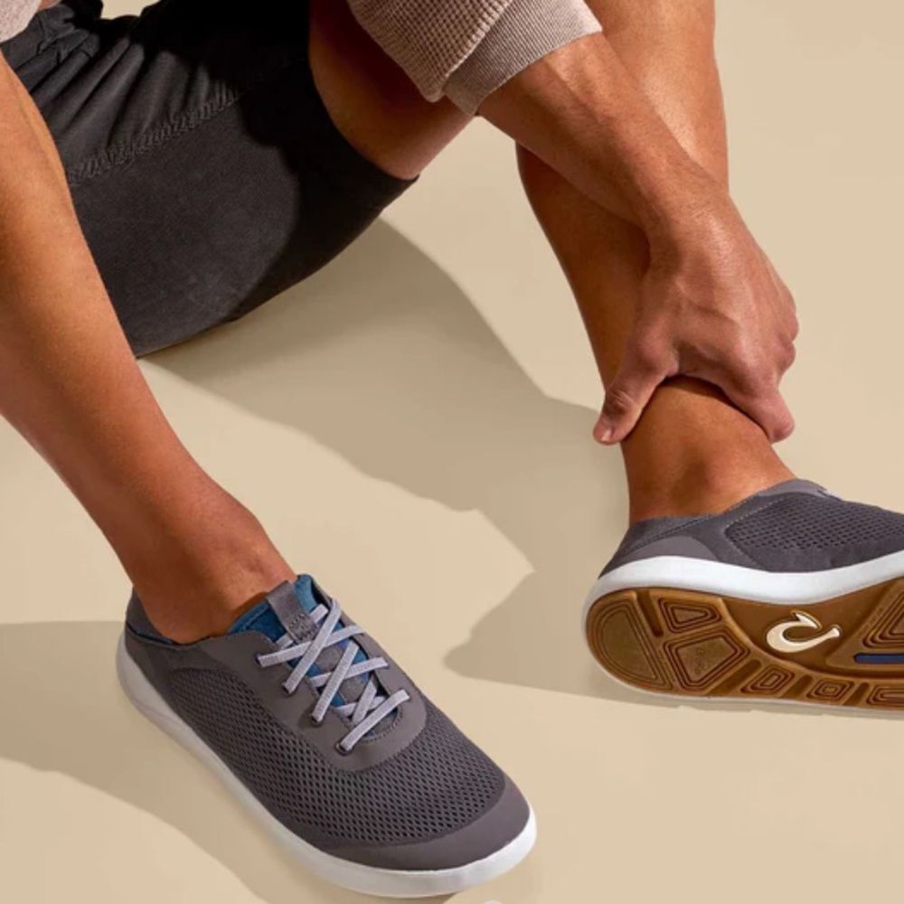 OLUKAI - Moku Pae in Pavement / Vintage Blue